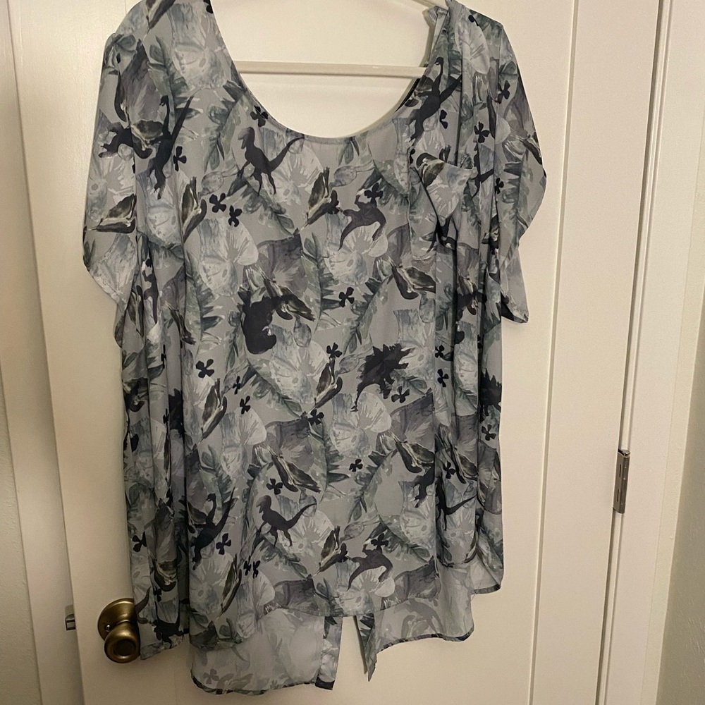 Torrid Jurassic Park button back Blouse size 5